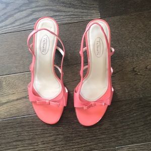 👡 6 1/2 Talbots glossy salmon strappy sandals